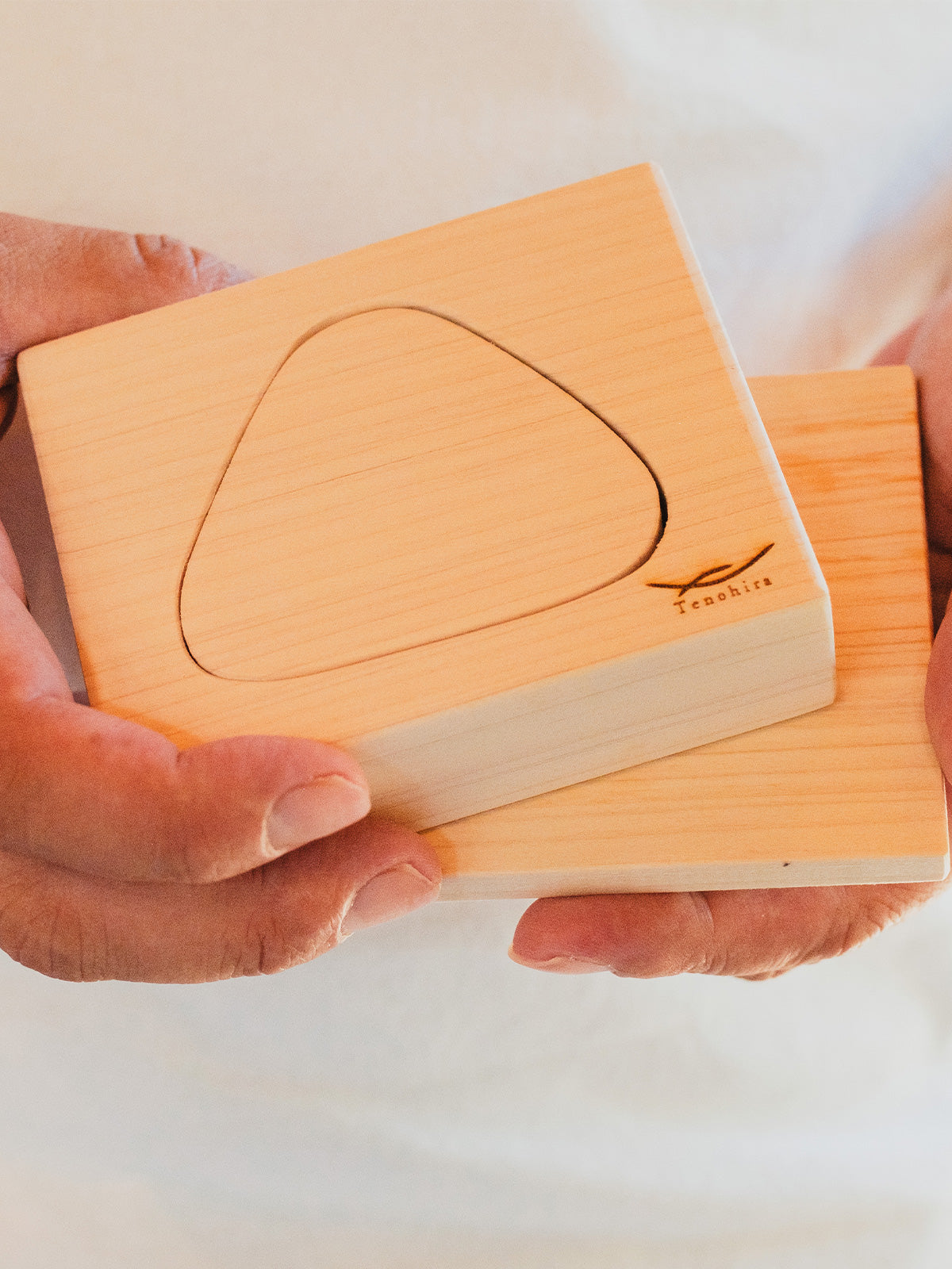 1個ずつの型で扱いやすく、手のひらに馴染む大きさ。