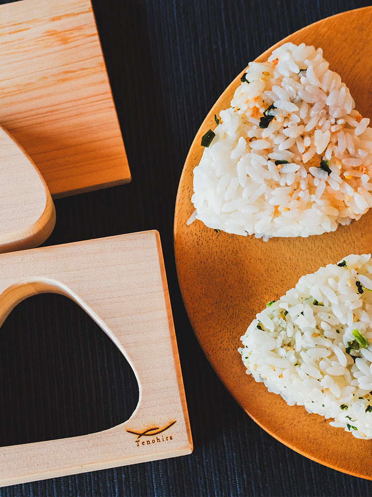 日々の食卓に、森の香りを。ひのきのおにぎり型。