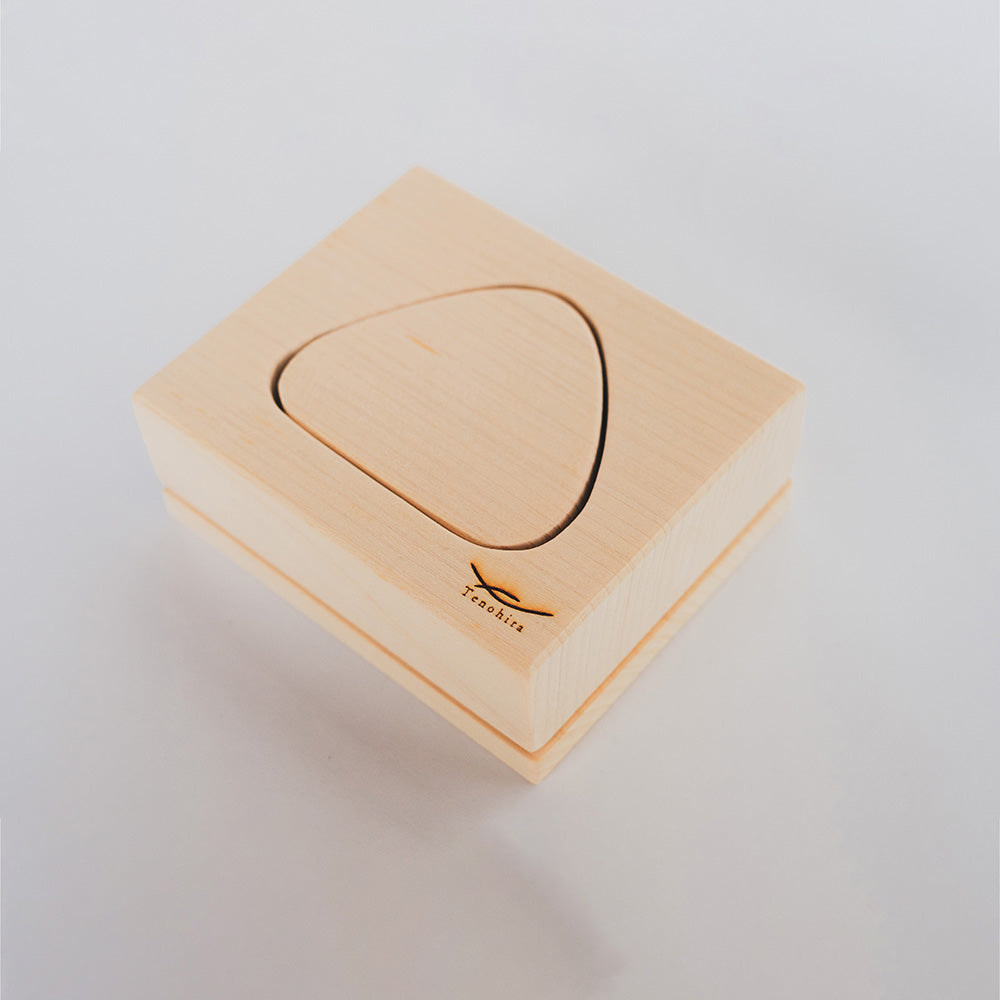 日々の食卓に、森の香りを。ひのきのおにぎり型。